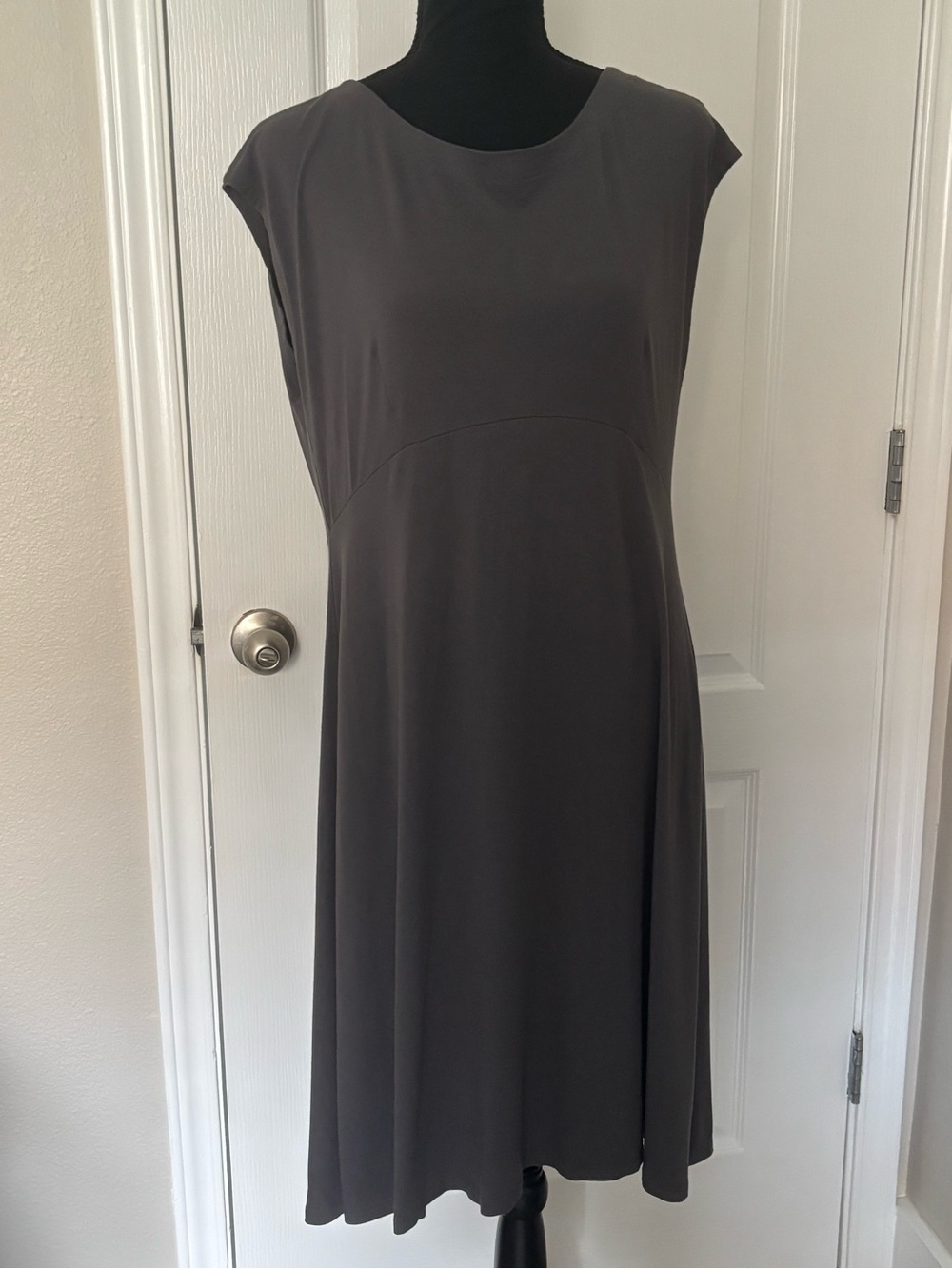 Eileen Fisher dress Medium cap sleeve gray knit midi dress short sleeve